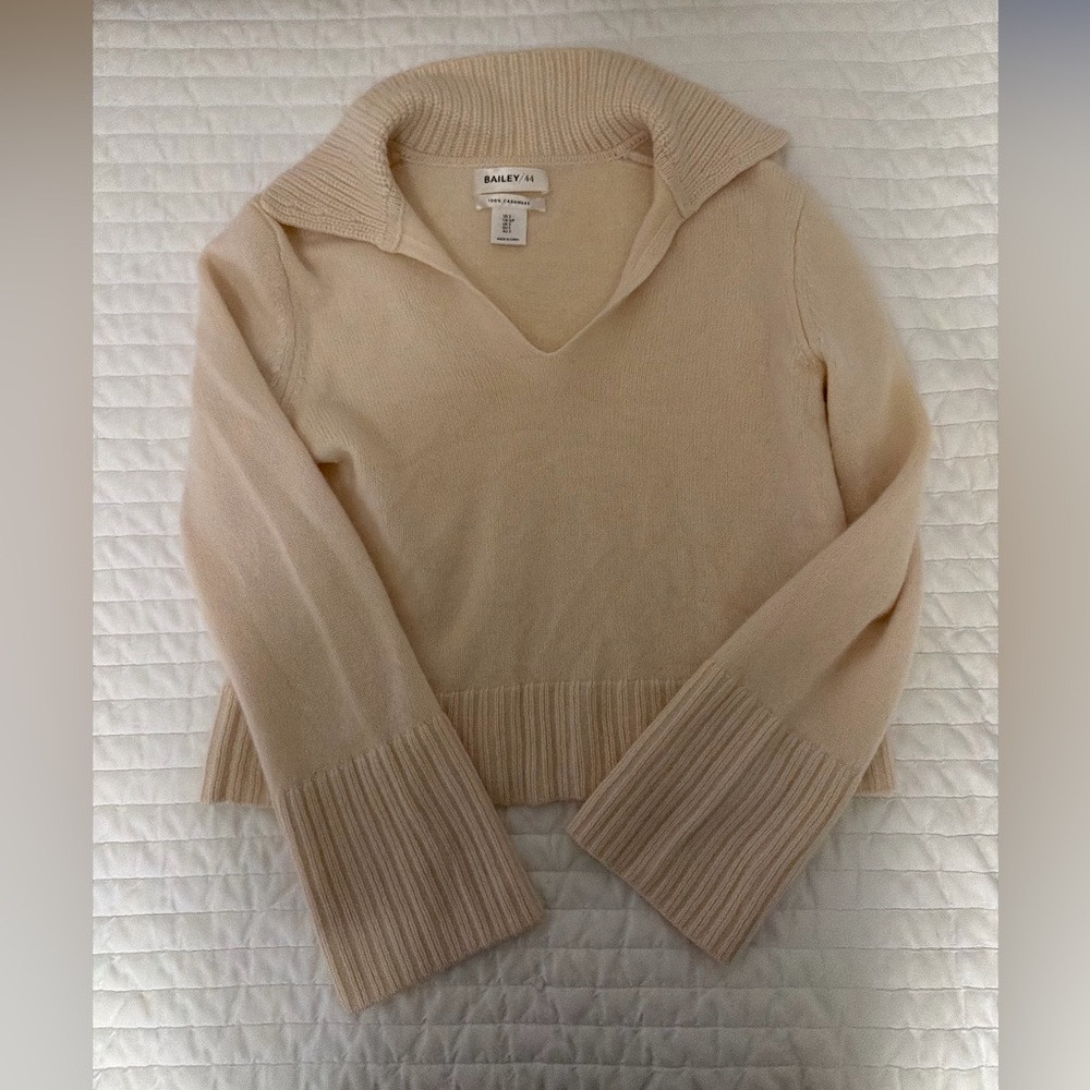 100% Cashmere Women's V-Neck Cream Sweater
